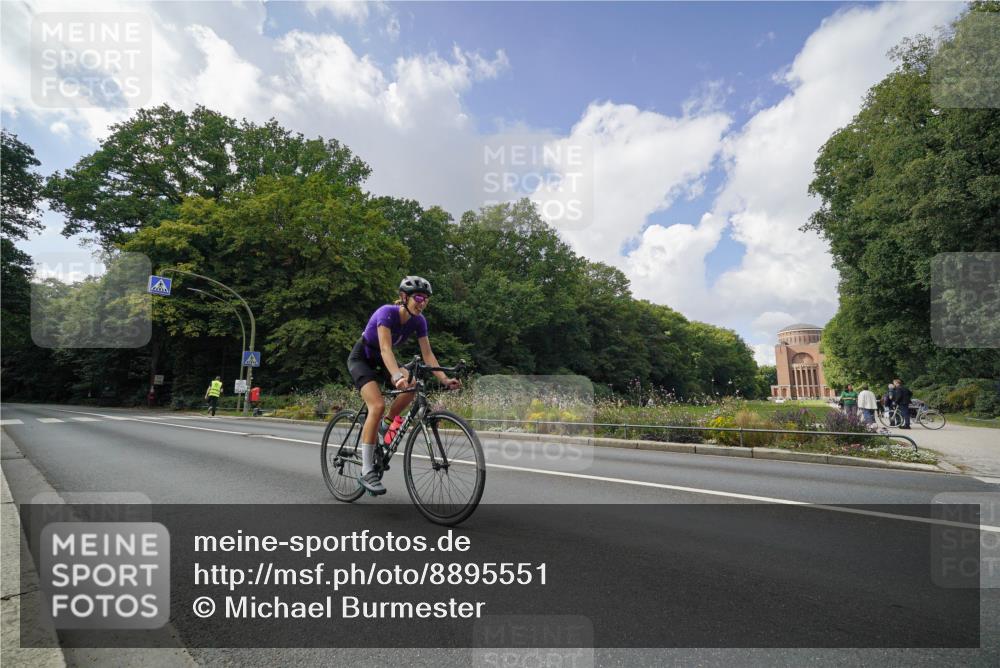 14.09.2025 - Stadtparktriathlon Michael Burmester http://msf.ph/oto/8895551 14.09.2025 13:08:05 Radfahren 1339 meine-sportfotos.de