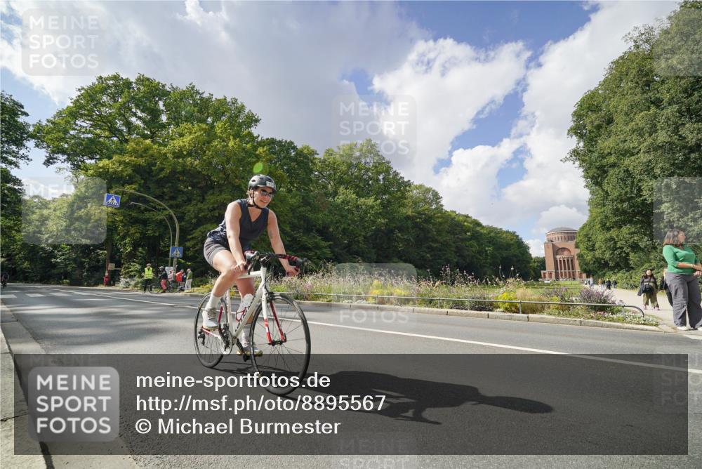14.09.2025 - Stadtparktriathlon Michael Burmester http://msf.ph/oto/8895567 14.09.2025 13:08:55 Radfahren 1432, 1460, 1462 meine-sportfotos.de