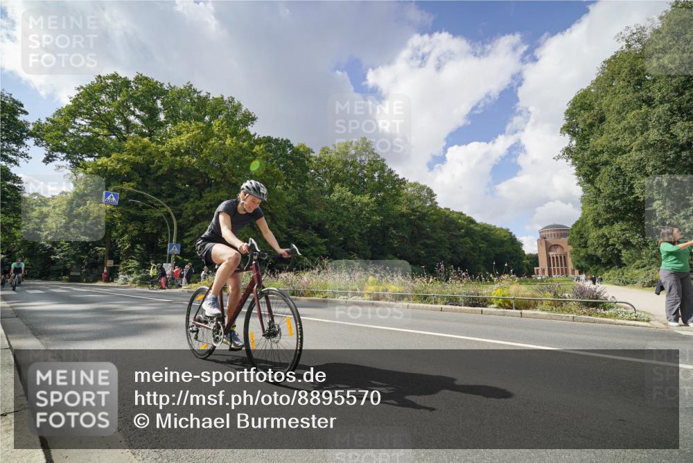 14.09.2025 - Stadtparktriathlon Michael Burmester http://msf.ph/oto/8895570 14.09.2025 13:09:03 Radfahren 1329, 1427, 1460, 1462, 1507, 1517 meine-sportfotos.de