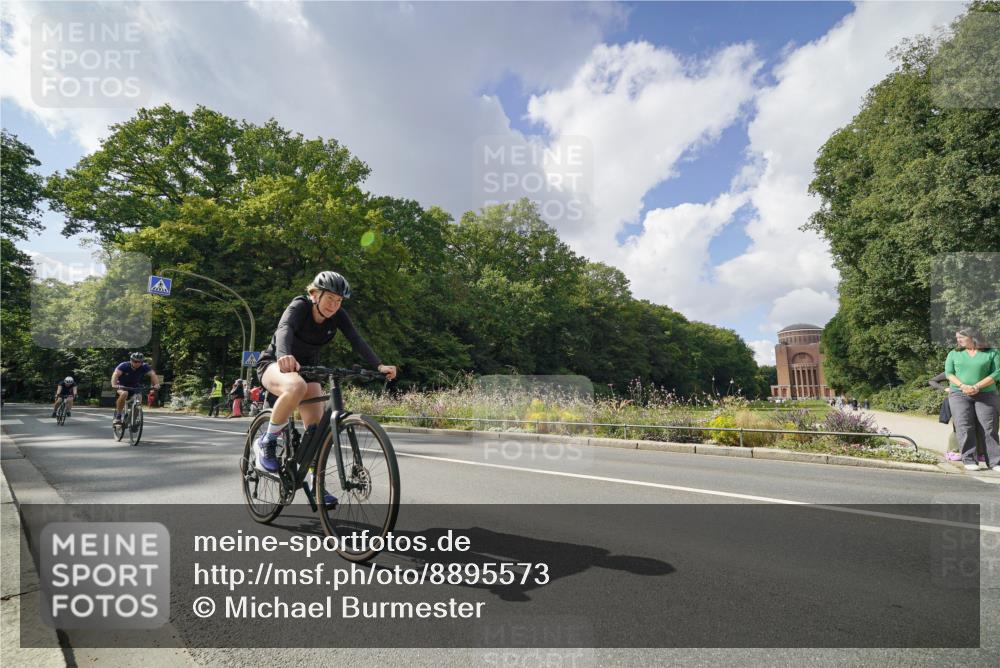 14.09.2025 - Stadtparktriathlon Michael Burmester http://msf.ph/oto/8895573 14.09.2025 13:09:07 Radfahren 1325, 1329, 1427, 1460, 1462, 1507, 1517 meine-sportfotos.de