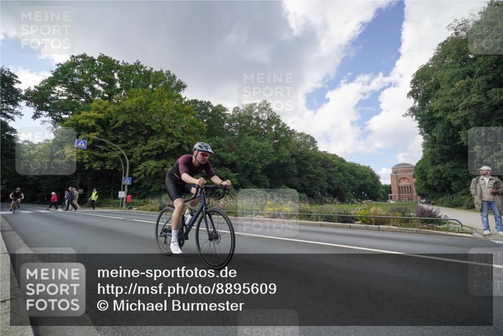 14.09.2025 - Stadtparktriathlon Michael Burmester http://msf.ph/oto/8895609 14.09.2025 13:10:50 Radfahren 1380, 1431, 1476, 1493 meine-sportfotos.de