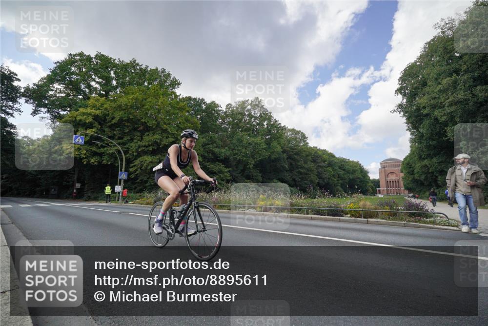 14.09.2025 - Stadtparktriathlon Michael Burmester http://msf.ph/oto/8895611 14.09.2025 13:11:03 Radfahren 1450 meine-sportfotos.de