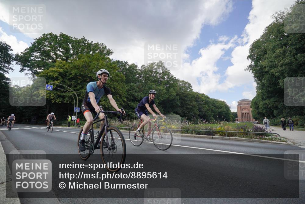 14.09.2025 - Stadtparktriathlon Michael Burmester http://msf.ph/oto/8895614 14.09.2025 13:11:31 Radfahren 1374, 1389, 1397, 1434, 1463, 1473, 1475, 1497, 1551 meine-sportfotos.de