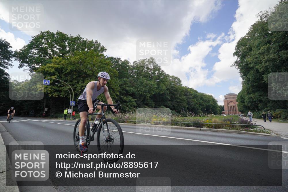 14.09.2025 - Stadtparktriathlon Michael Burmester http://msf.ph/oto/8895617 14.09.2025 13:11:33 Radfahren 1374, 1389, 1397, 1434, 1473, 1551 meine-sportfotos.de