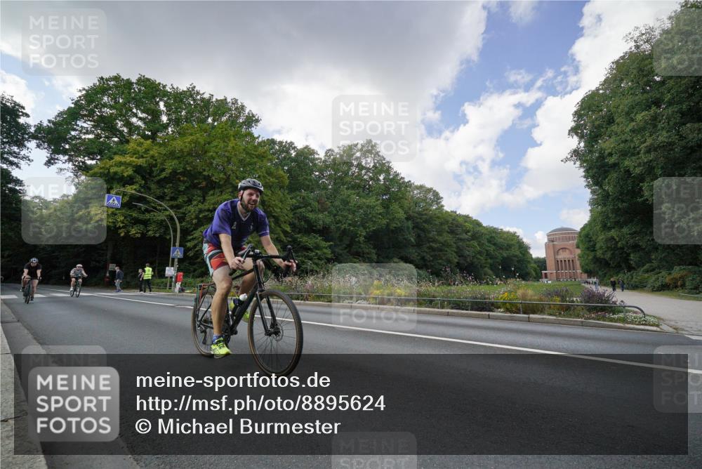 14.09.2025 - Stadtparktriathlon Michael Burmester http://msf.ph/oto/8895624 14.09.2025 13:11:52 Radfahren 1357, 1376, 1435, 1437, 1483, 1521 meine-sportfotos.de