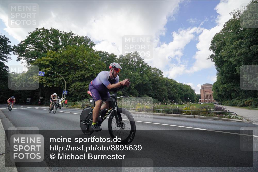 14.09.2025 - Stadtparktriathlon Michael Burmester http://msf.ph/oto/8895639 14.09.2025 13:12:22 Radfahren 1511, 1537, 1543 meine-sportfotos.de