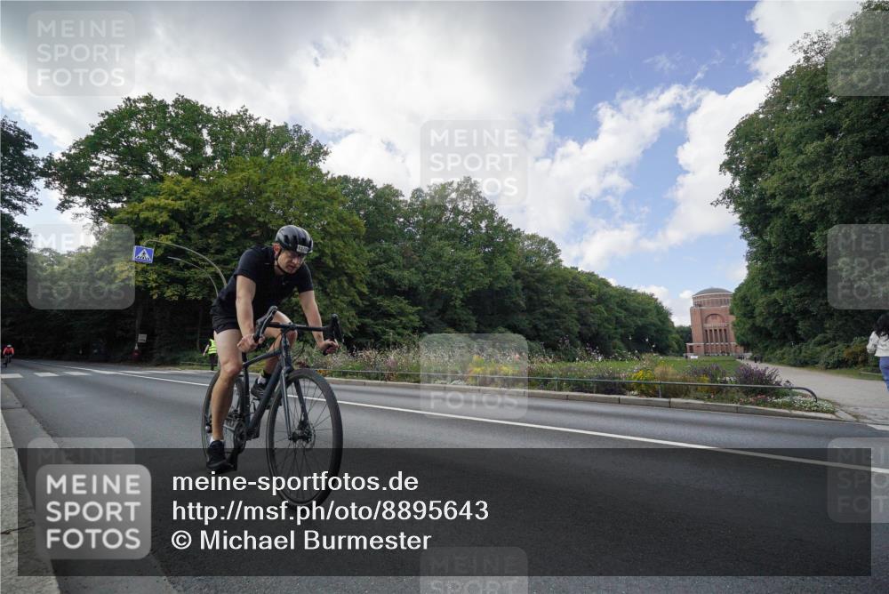 14.09.2025 - Stadtparktriathlon Michael Burmester http://msf.ph/oto/8895643 14.09.2025 13:12:32 Radfahren 1370, 1426, 1494 meine-sportfotos.de