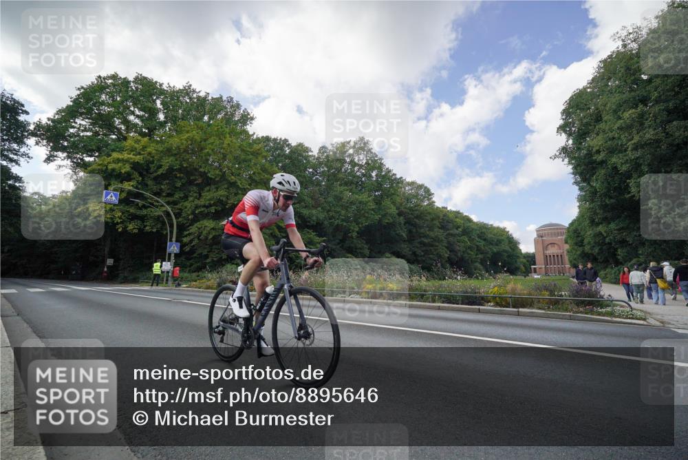 14.09.2025 - Stadtparktriathlon Michael Burmester http://msf.ph/oto/8895646 14.09.2025 13:12:40 Radfahren 1426, 1494 meine-sportfotos.de