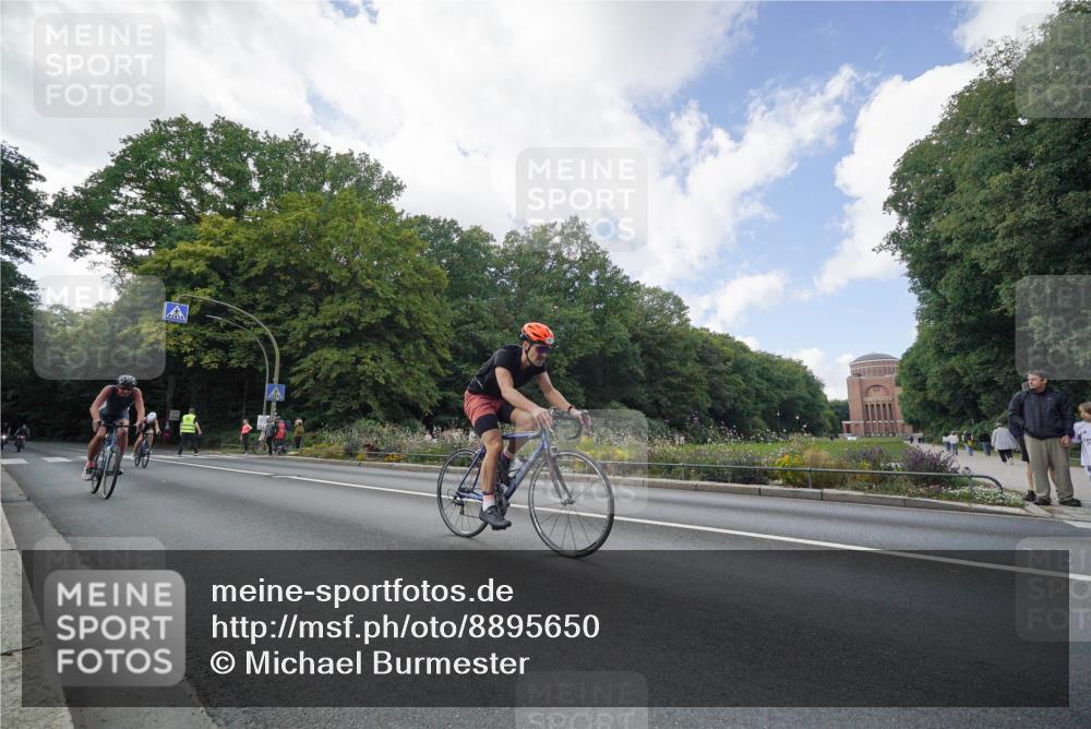 14.09.2025 - Stadtparktriathlon Michael Burmester http://msf.ph/oto/8895650 14.09.2025 13:13:05 Radfahren 1324, 1350, 1490, 1513, 1526 meine-sportfotos.de