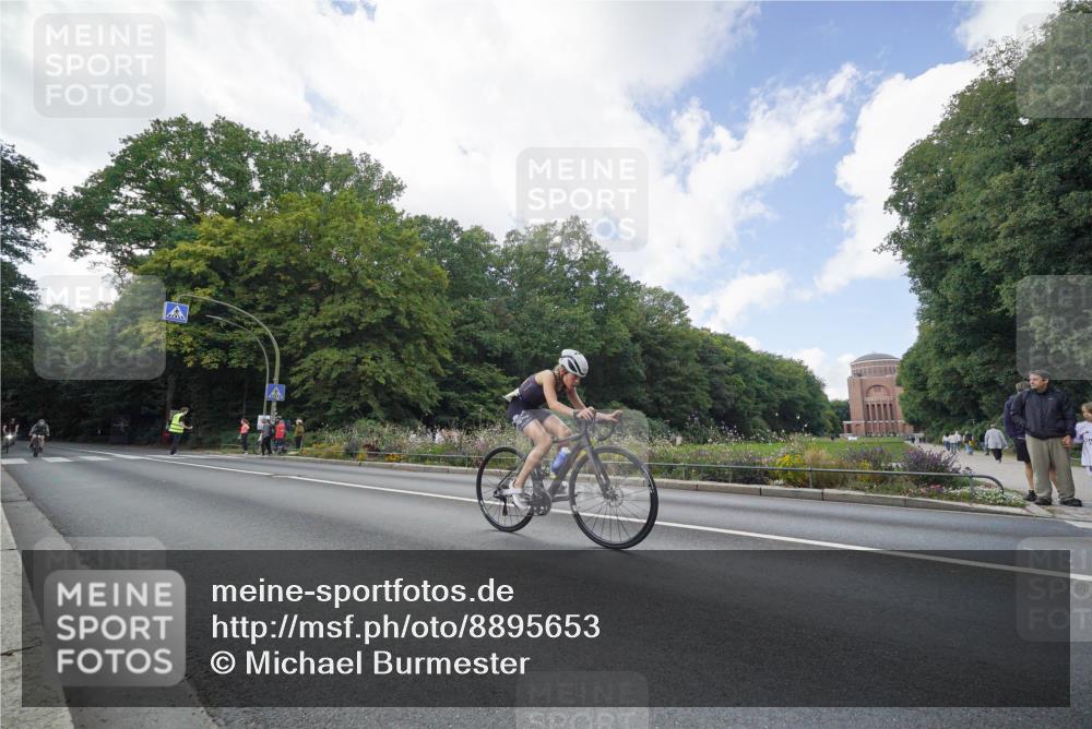 14.09.2025 - Stadtparktriathlon Michael Burmester http://msf.ph/oto/8895653 14.09.2025 13:13:06 Radfahren 1324, 1350, 1490, 1513, 1526 meine-sportfotos.de