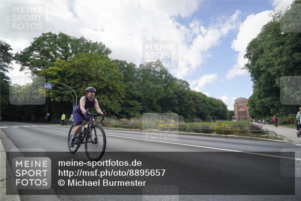 14.09.2025 - Stadtparktriathlon Michael Burmester http://msf.ph/oto/8895657 14.09.2025 13:13:25 Radfahren 1323, 1541 meine-sportfotos.de