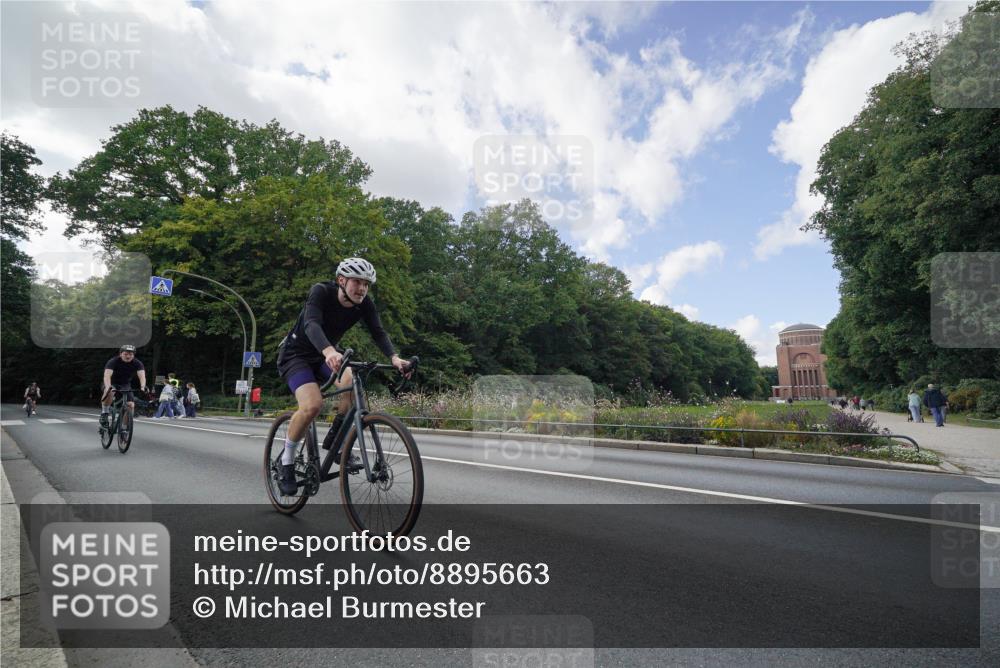 14.09.2025 - Stadtparktriathlon Michael Burmester http://msf.ph/oto/8895663 14.09.2025 13:13:40 Radfahren 1423, 1487, 1505, 1530 meine-sportfotos.de