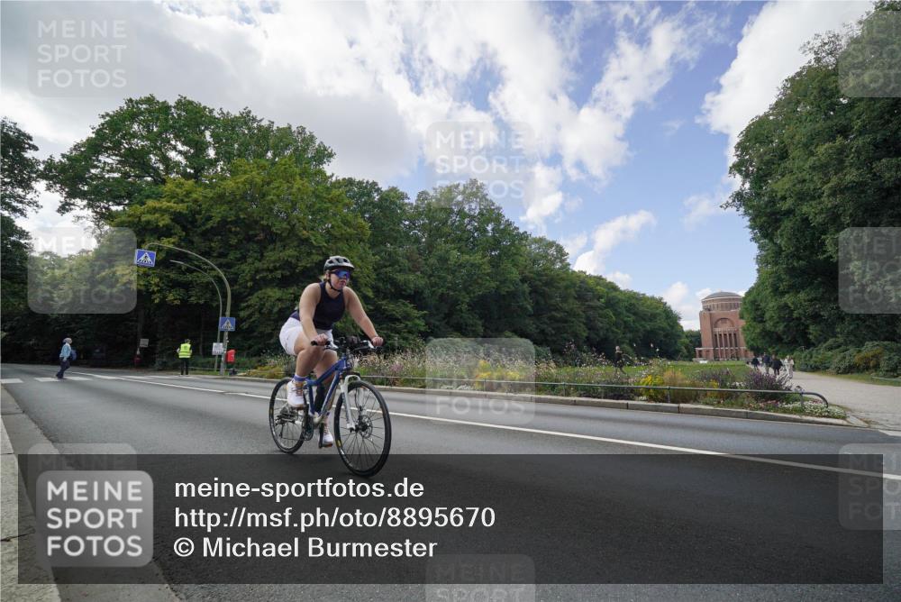 14.09.2025 - Stadtparktriathlon Michael Burmester http://msf.ph/oto/8895670 14.09.2025 13:14:07 Radfahren 1455 meine-sportfotos.de