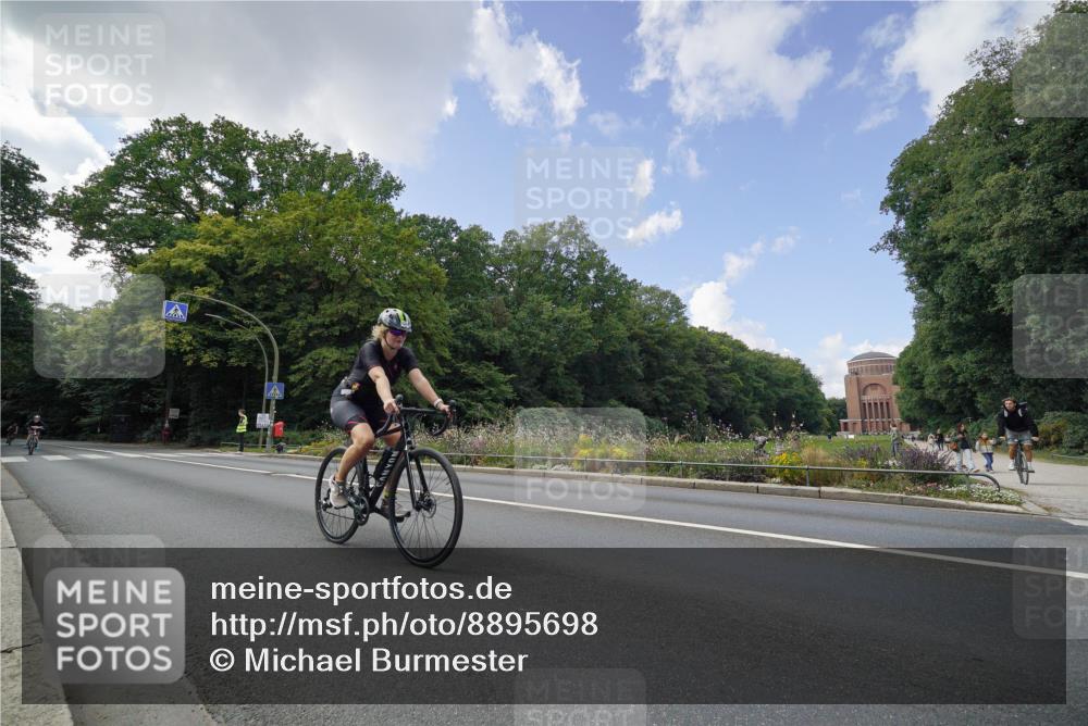 14.09.2025 - Stadtparktriathlon Michael Burmester http://msf.ph/oto/8895698 14.09.2025 13:15:26 Radfahren 1371, 1425, 1456 meine-sportfotos.de