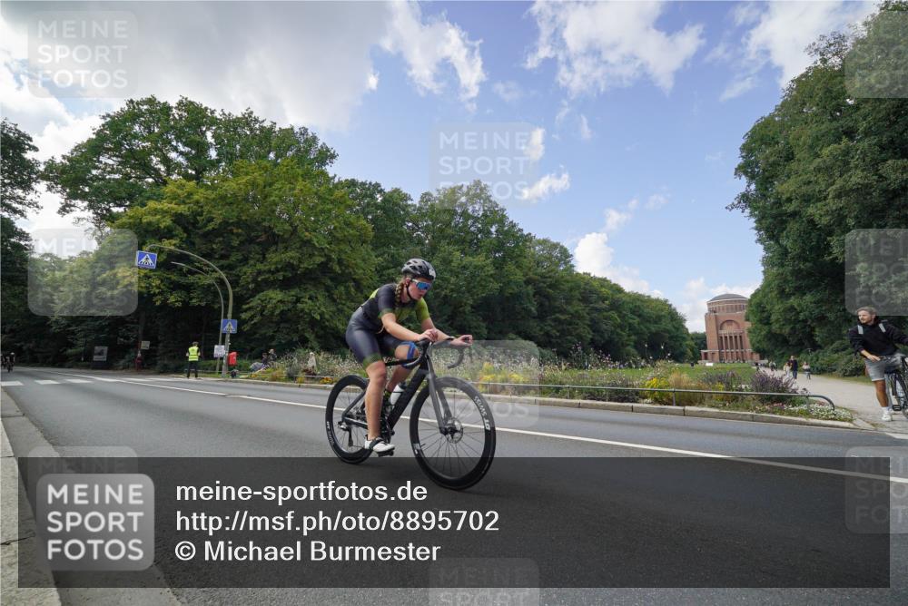14.09.2025 - Stadtparktriathlon Michael Burmester http://msf.ph/oto/8895702 14.09.2025 13:15:36 Radfahren 1425, 1536, 1542 meine-sportfotos.de