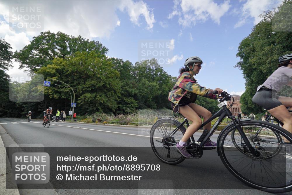 14.09.2025 - Stadtparktriathlon Michael Burmester http://msf.ph/oto/8895708 14.09.2025 13:15:47 Radfahren 1422, 1459, 1474, 1481, 1531, 1542 meine-sportfotos.de
