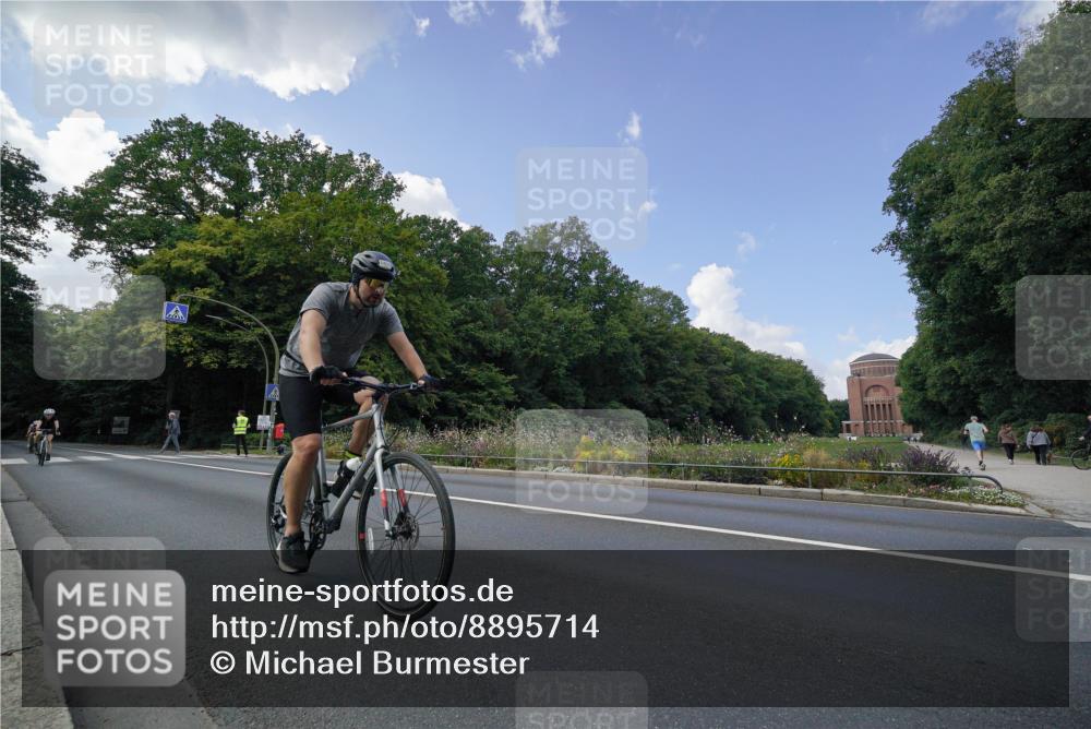 14.09.2025 - Stadtparktriathlon Michael Burmester http://msf.ph/oto/8895714 14.09.2025 13:16:32 Radfahren 1334, 1443, 1496 meine-sportfotos.de