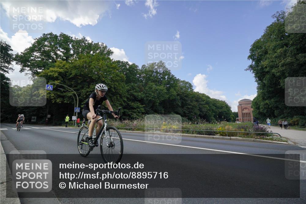 14.09.2025 - Stadtparktriathlon Michael Burmester http://msf.ph/oto/8895716 14.09.2025 13:16:34 Radfahren 1334, 1443, 1496 meine-sportfotos.de