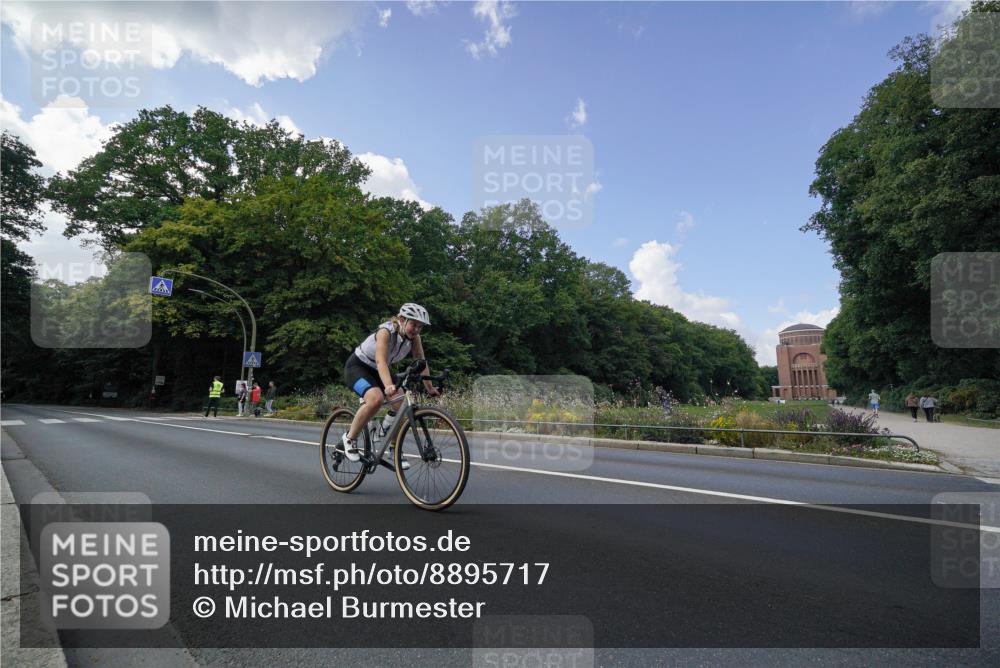 14.09.2025 - Stadtparktriathlon Michael Burmester http://msf.ph/oto/8895717 14.09.2025 13:16:36 Radfahren 1334, 1443, 1496, 1518 meine-sportfotos.de