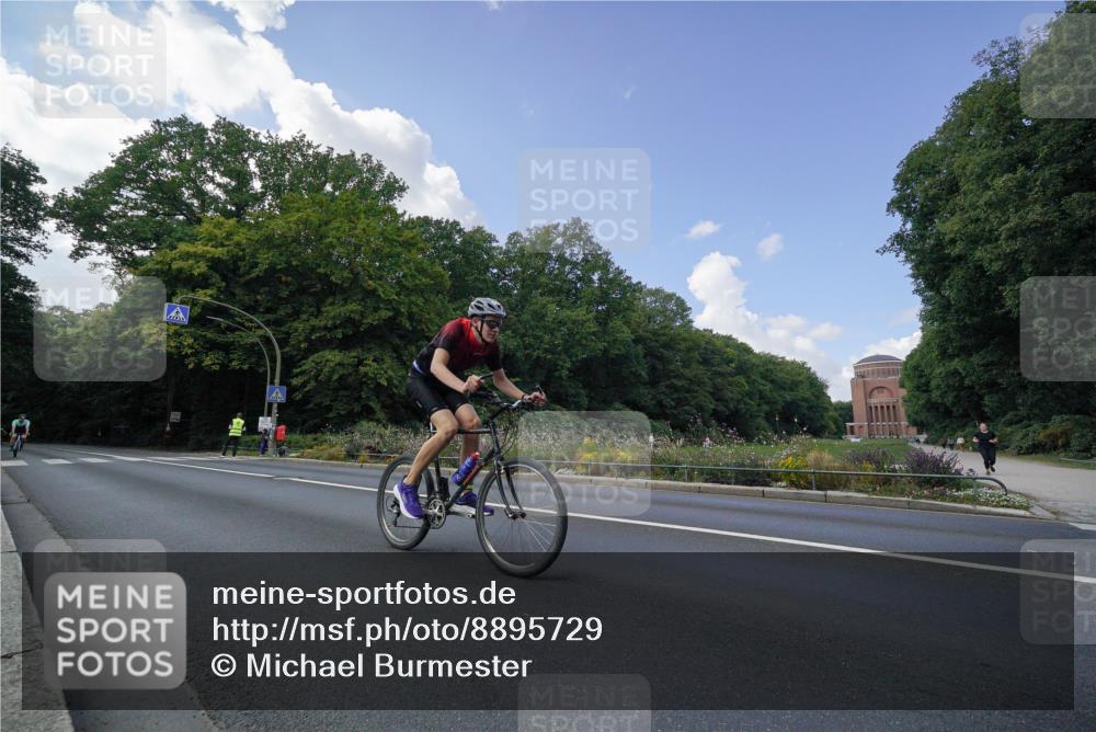 14.09.2025 - Stadtparktriathlon Michael Burmester http://msf.ph/oto/8895729 14.09.2025 13:17:16 Radfahren 1460, 1479, 1507 meine-sportfotos.de