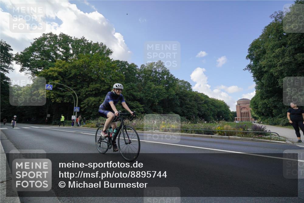 14.09.2025 - Stadtparktriathlon Michael Burmester http://msf.ph/oto/8895744 14.09.2025 13:17:47 Radfahren 1325, 1454, 1522, 1534 meine-sportfotos.de