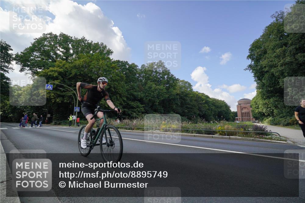 14.09.2025 - Stadtparktriathlon Michael Burmester http://msf.ph/oto/8895749 14.09.2025 13:17:59 Radfahren 1448, 1515 meine-sportfotos.de