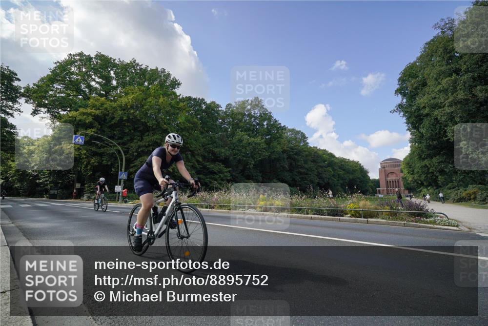 14.09.2025 - Stadtparktriathlon Michael Burmester http://msf.ph/oto/8895752 14.09.2025 13:18:20 Radfahren 1329, 1447, 1467 meine-sportfotos.de