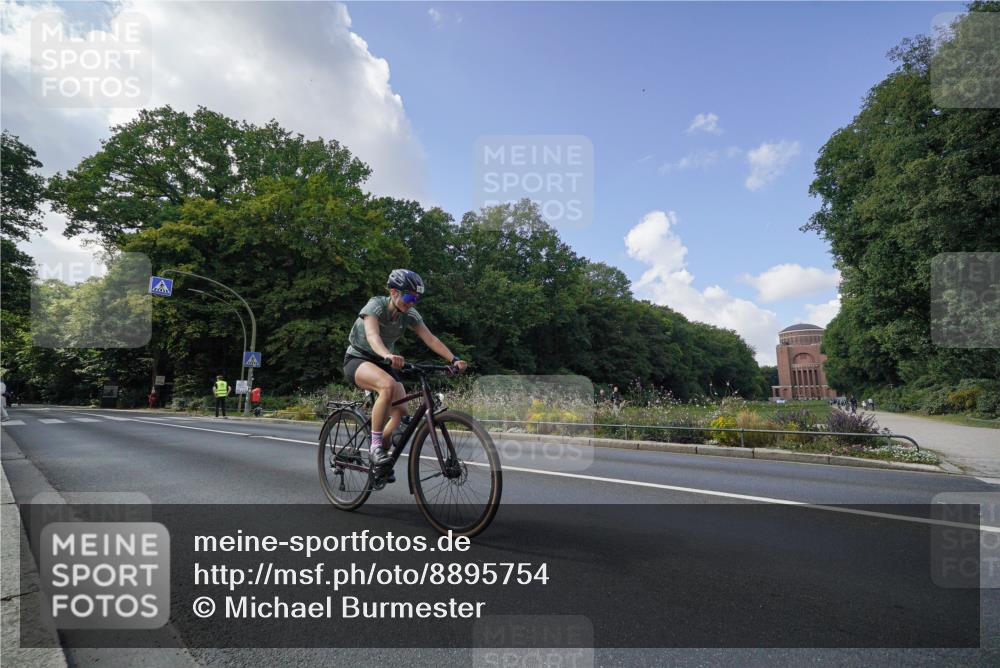 14.09.2025 - Stadtparktriathlon Michael Burmester http://msf.ph/oto/8895754 14.09.2025 13:18:27 Radfahren 1436, 1453, 1467, 1521, 1545 meine-sportfotos.de