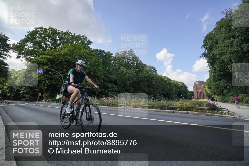 14.09.2025 - Stadtparktriathlon Michael Burmester http://msf.ph/oto/8895776 14.09.2025 13:19:22 Radfahren 1438, 1439, 1527, 1546, 1558, 1598 meine-sportfotos.de