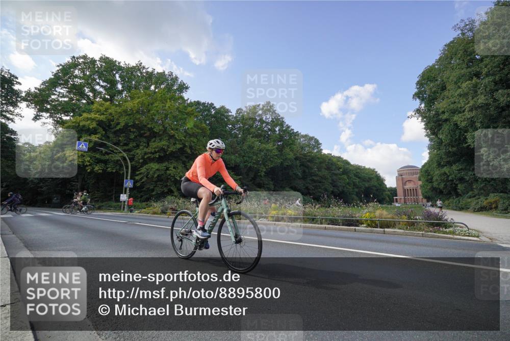 14.09.2025 - Stadtparktriathlon Michael Burmester http://msf.ph/oto/8895800 14.09.2025 13:20:06 Radfahren 1426, 1526, 1571 meine-sportfotos.de