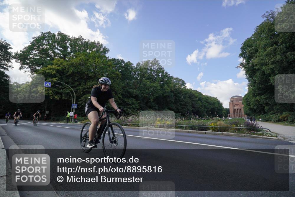 14.09.2025 - Stadtparktriathlon Michael Burmester http://msf.ph/oto/8895816 14.09.2025 13:20:48 Radfahren 1434, 1435, 1463, 1483, 1579, 1603 meine-sportfotos.de