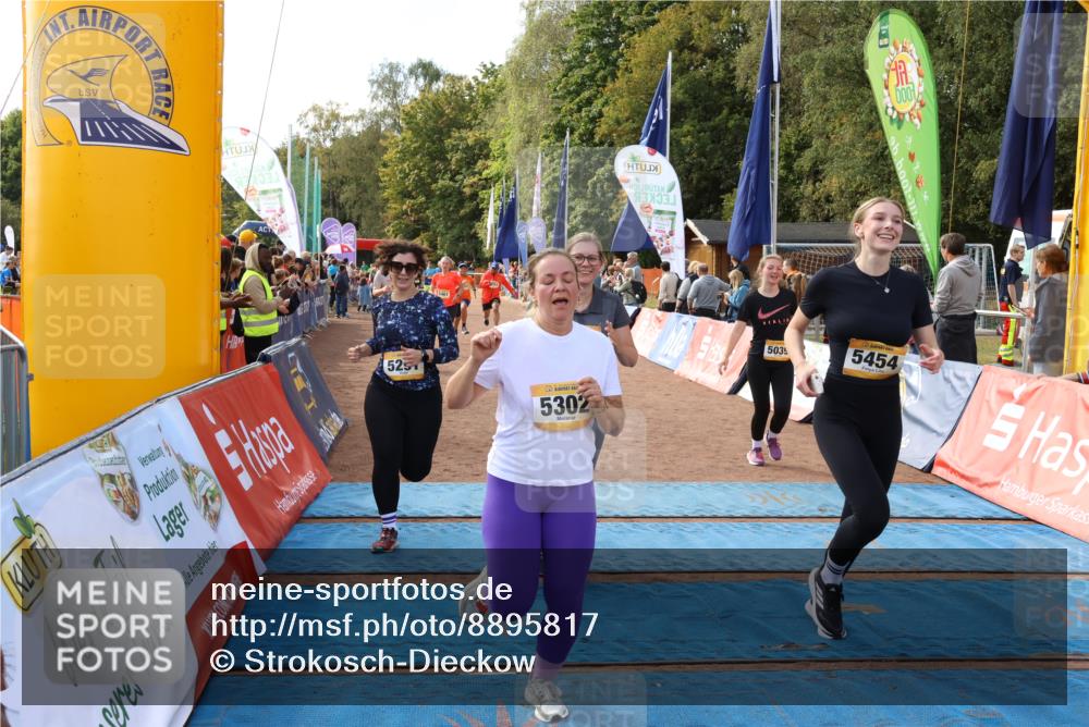 14.09.2025 - Airport Race Strokosch-Dieckow http://msf.ph/oto/8895817 14.09.2025 12:16:00 Ziel 345, 1794, 1869, 5038, 5039, 5158, 5291, 5302, 5303, 5304, 5324, 5379, 5384, 5449, 5454, 5461 meine-sportfotos.de