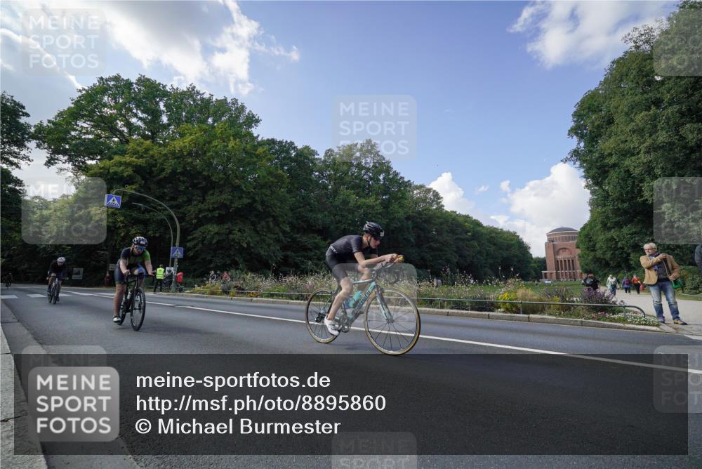 14.09.2025 - Stadtparktriathlon Michael Burmester http://msf.ph/oto/8895860 14.09.2025 13:22:32 Radfahren 1468, 1492, 1536, 1599, 1610 meine-sportfotos.de