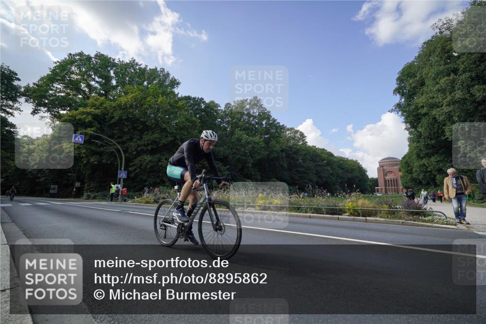 14.09.2025 - Stadtparktriathlon Michael Burmester http://msf.ph/oto/8895862 14.09.2025 13:22:33 Radfahren 1468, 1492, 1536, 1599, 1610 meine-sportfotos.de