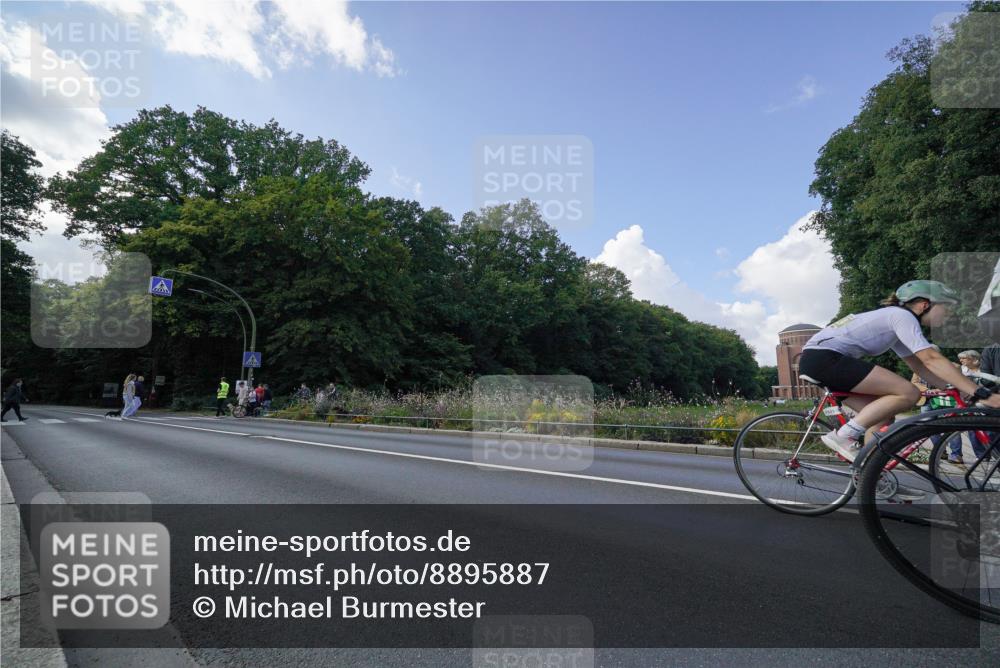 14.09.2025 - Stadtparktriathlon Michael Burmester http://msf.ph/oto/8895887 14.09.2025 13:23:27 Radfahren 1523, 1557, 1563 meine-sportfotos.de