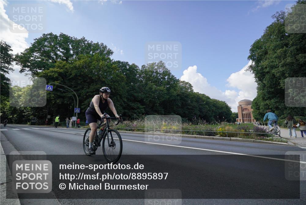 14.09.2025 - Stadtparktriathlon Michael Burmester http://msf.ph/oto/8895897 14.09.2025 13:23:59 Radfahren 1330, 1429, 1441 meine-sportfotos.de