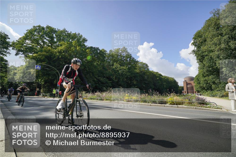 14.09.2025 - Stadtparktriathlon Michael Burmester http://msf.ph/oto/8895937 14.09.2025 13:25:23 Radfahren 1442, 1443, 1460, 1462, 1521, 1609 meine-sportfotos.de