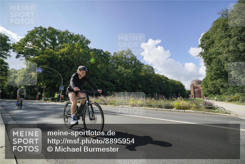 14.09.2025 - Stadtparktriathlon Michael Burmester http://msf.ph/oto/8895954 14.09.2025 13:26:01 Radfahren 1427, 1472, 1498, 1522 meine-sportfotos.de