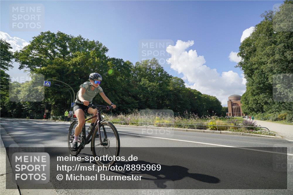 14.09.2025 - Stadtparktriathlon Michael Burmester http://msf.ph/oto/8895969 14.09.2025 13:26:34 Radfahren 1467, 1515, 1620 meine-sportfotos.de