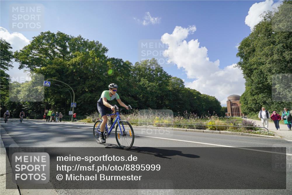 14.09.2025 - Stadtparktriathlon Michael Burmester http://msf.ph/oto/8895999 14.09.2025 13:27:35 Radfahren 1473, 1508, 1576 meine-sportfotos.de
