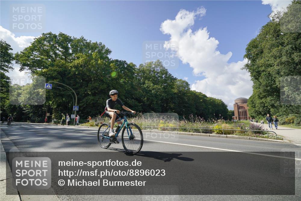 14.09.2025 - Stadtparktriathlon Michael Burmester http://msf.ph/oto/8896023 14.09.2025 13:28:31 Radfahren 1450, 1547, 1580, 1594, 1601, 1617 meine-sportfotos.de