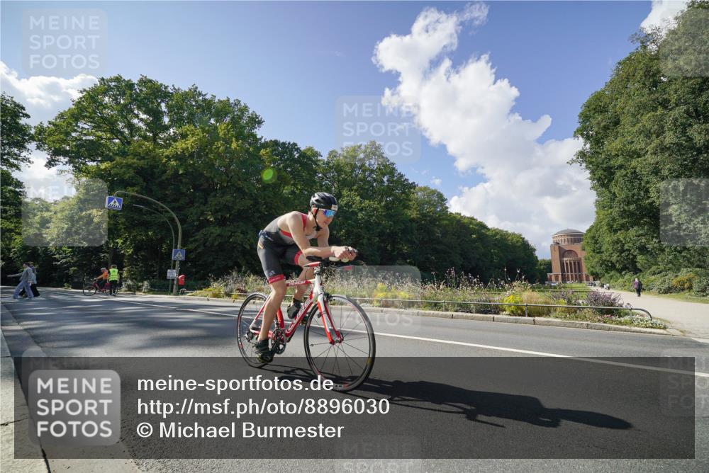 14.09.2025 - Stadtparktriathlon Michael Burmester http://msf.ph/oto/8896030 14.09.2025 13:28:46 Radfahren 1604 meine-sportfotos.de