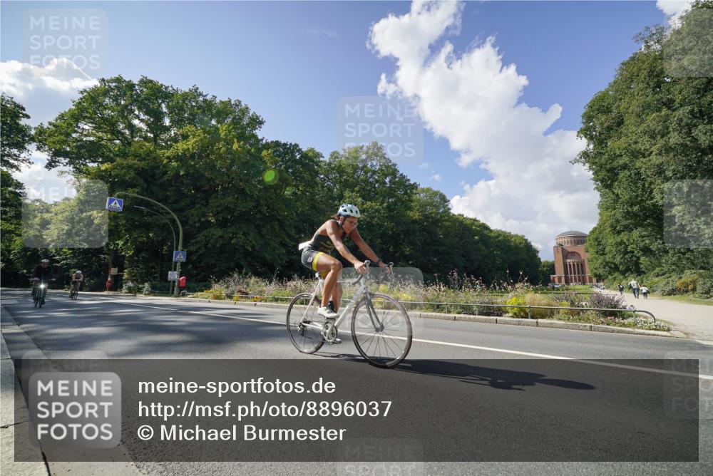 14.09.2025 - Stadtparktriathlon Michael Burmester http://msf.ph/oto/8896037 14.09.2025 13:29:10 Radfahren 1495, 1497, 1525 meine-sportfotos.de