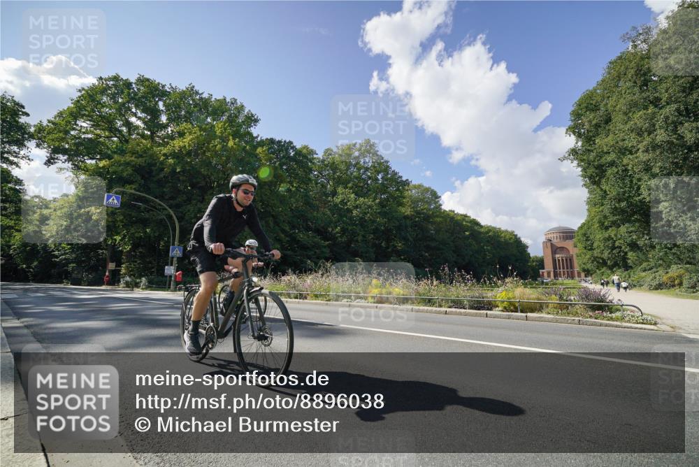 14.09.2025 - Stadtparktriathlon Michael Burmester http://msf.ph/oto/8896038 14.09.2025 13:29:12 Radfahren 1495, 1497, 1525 meine-sportfotos.de
