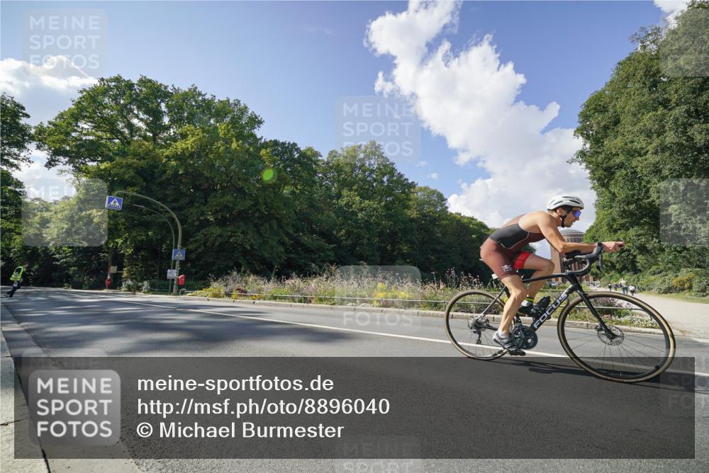 14.09.2025 - Stadtparktriathlon Michael Burmester http://msf.ph/oto/8896040 14.09.2025 13:29:12 Radfahren 1495, 1497, 1525 meine-sportfotos.de