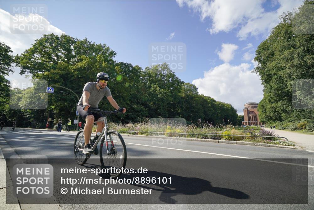 14.09.2025 - Stadtparktriathlon Michael Burmester http://msf.ph/oto/8896101 14.09.2025 13:32:20 Radfahren 1496, 1518, 1546, 1570 meine-sportfotos.de