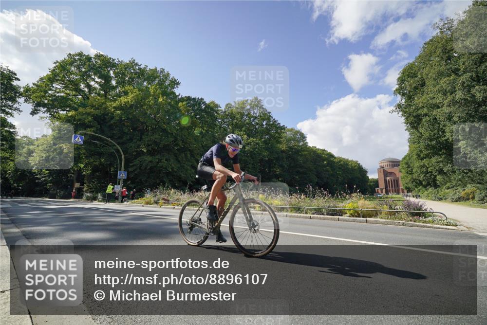 14.09.2025 - Stadtparktriathlon Michael Burmester http://msf.ph/oto/8896107 14.09.2025 13:32:39 Radfahren 1531, 1544, 1557, 1563, 1597 meine-sportfotos.de