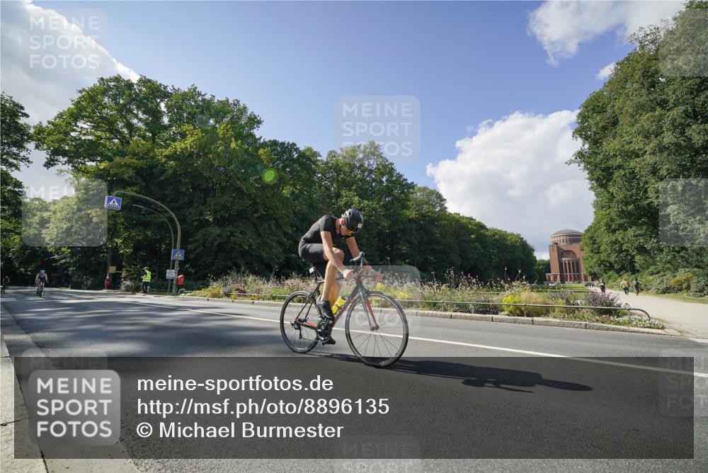 14.09.2025 - Stadtparktriathlon Michael Burmester http://msf.ph/oto/8896135 14.09.2025 13:34:07 Radfahren 1522, 1558, 1568 meine-sportfotos.de