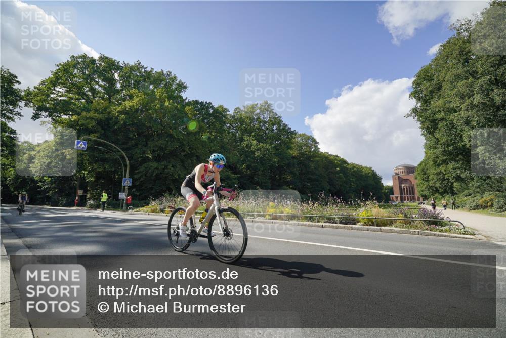 14.09.2025 - Stadtparktriathlon Michael Burmester http://msf.ph/oto/8896136 14.09.2025 13:34:10 Radfahren 1443, 1522, 1558, 1568 meine-sportfotos.de