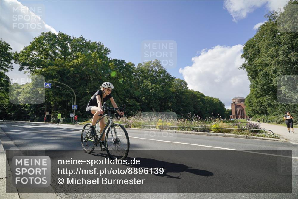 14.09.2025 - Stadtparktriathlon Michael Burmester http://msf.ph/oto/8896139 14.09.2025 13:34:17 Radfahren 1443, 1537, 1568 meine-sportfotos.de